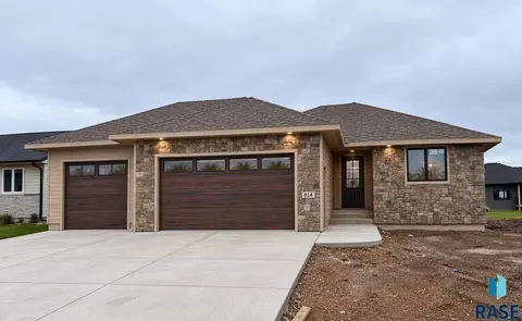 814 Yuzina Ave, Harrisburg, SD 57032