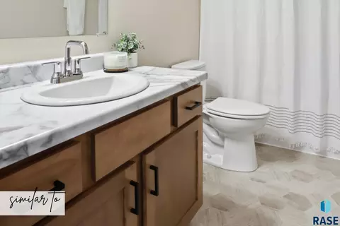 Bath - 6211 S Ruby Jean Pl, Sioux Falls, SD 57108 photo 2 of 4