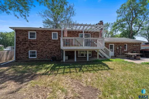 Exterior - 1408 E Sylvan Cir, Brandon, SD 57005 photo 3 of 8