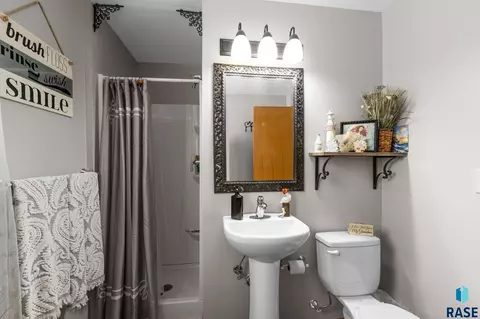 Bath - 1408 E Sylvan Cir, Brandon, SD 57005 photo 2 of 3
