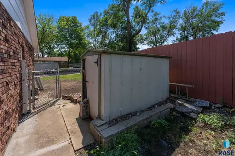 Exterior - 1408 E Sylvan Cir, Brandon, SD 57005 photo 8 of 8