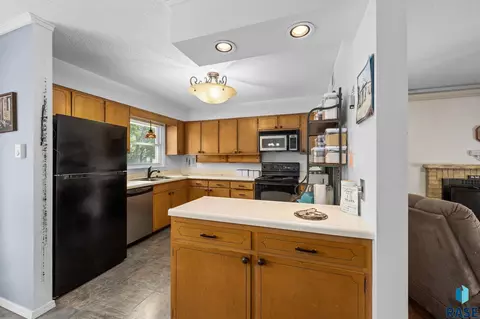 Kitchen - 1408 E Sylvan Cir, Brandon, SD 57005 photo 1 of 3