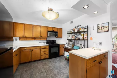 Kitchen - 1408 E Sylvan Cir, Brandon, SD 57005 photo 3 of 3