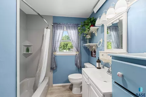Bath - 1408 E Sylvan Cir, Brandon, SD 57005 photo 3 of 3