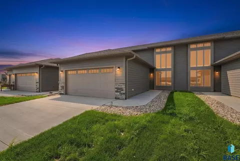 Exterior - 3919 E Iron Bridge Pl, Sioux Falls, SD 57108 photo 4 of 4