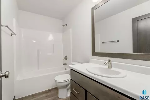 Bath - 3919 E Iron Bridge Pl, Sioux Falls, SD 57108 photo 3 of 3