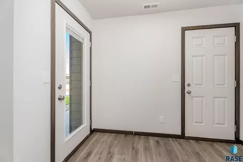 Entry Way - 3919 E Iron Bridge Pl, Sioux Falls, SD 57108 photo 2 of 3