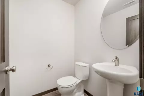 Bath - 3919 E Iron Bridge Pl, Sioux Falls, SD 57108 photo 2 of 3