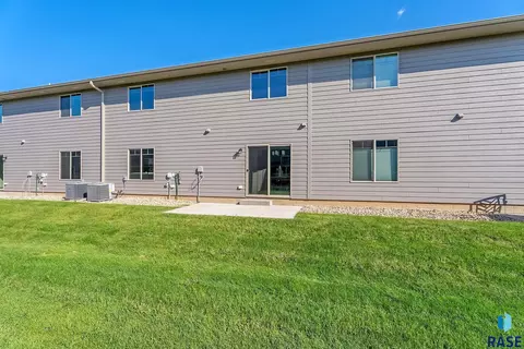 Exterior - 3919 E Iron Bridge Pl, Sioux Falls, SD 57108 photo 2 of 4