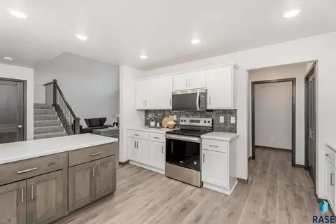 Kitchen - 3919 E Iron Bridge Pl, Sioux Falls, SD 57108 photo 3 of 3