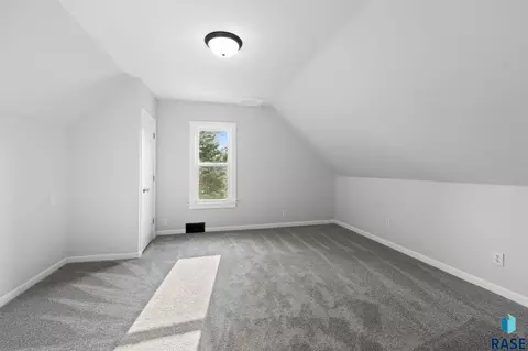 Bedroom - 403 E Farmer Ave, Howard, SD 57349 photo 4 of 11