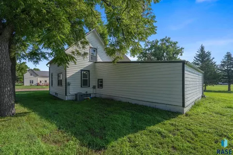 Exterior - 403 E Farmer Ave, Howard, SD 57349 photo 17 of 17