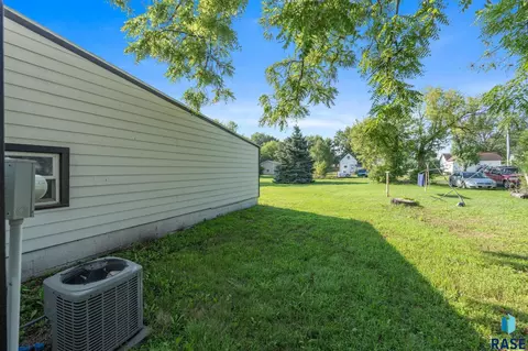Exterior - 403 E Farmer Ave, Howard, SD 57349 photo 2 of 17