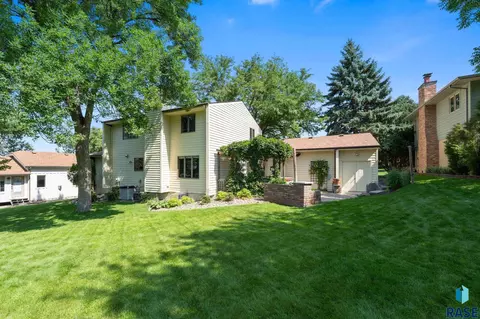 Exterior - 401 E Aspen Dr, Sioux Falls, SD 57105 photo 8 of 21