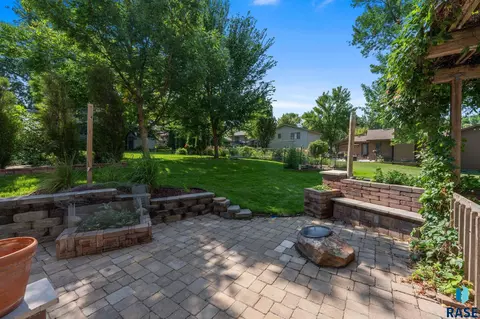 Exterior - 401 E Aspen Dr, Sioux Falls, SD 57105 photo 15 of 21