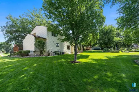 Exterior - 401 E Aspen Dr, Sioux Falls, SD 57105 photo 6 of 21