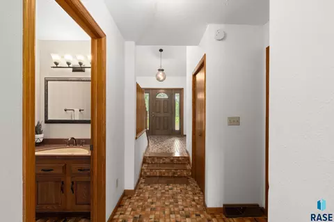 Entry Way - 401 E Aspen Dr, Sioux Falls, SD 57105 photo 3 of 3