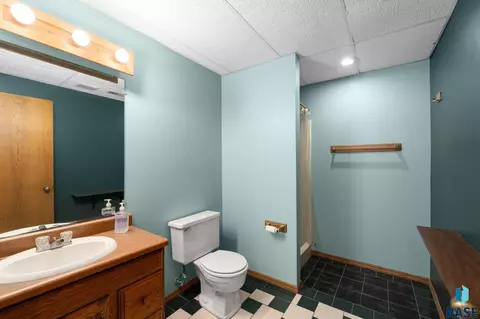 Bath - 401 E Aspen Dr, Sioux Falls, SD 57105 photo 5 of 5