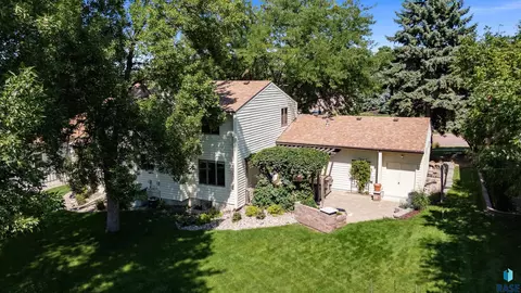 Exterior - 401 E Aspen Dr, Sioux Falls, SD 57105 photo 2 of 21