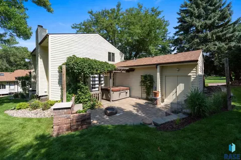 Exterior - 401 E Aspen Dr, Sioux Falls, SD 57105 photo 11 of 21