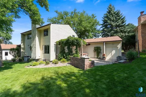 Exterior - 401 E Aspen Dr, Sioux Falls, SD 57105 photo 9 of 21