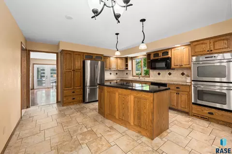 Kitchen - 401 E Aspen Dr, Sioux Falls, SD 57105 photo 6 of 6