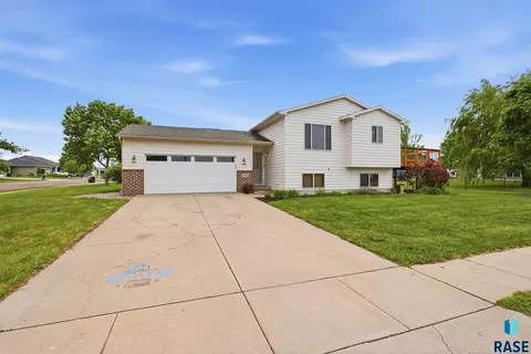 900 S Linden Ave, Harrisburg, SD 57032