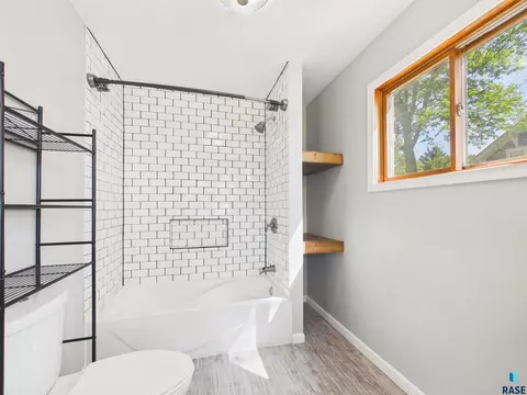 Bath - 208 2nd Ave, Chester, SD 57016 photo 1 of 4
