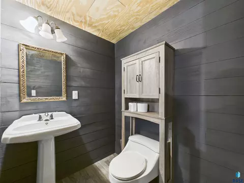 Bath - 208 2nd Ave, Chester, SD 57016 photo 4 of 4
