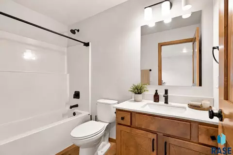 Bath - 2502 Cama Pl, Sioux Falls, SD 57108 photo 4 of 4