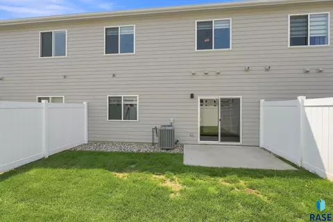 Exterior - 2502 Cama Pl, Sioux Falls, SD 57108 photo 2 of 4