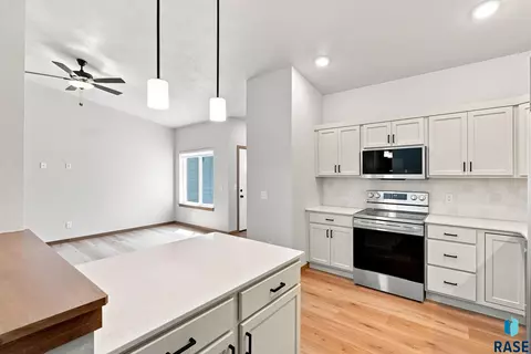 Kitchen - 2502 Cama Pl, Sioux Falls, SD 57108 photo 3 of 3