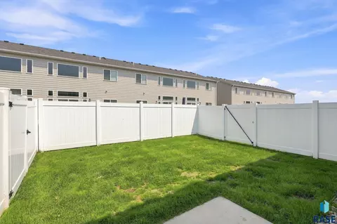 Exterior - 2502 Cama Pl, Sioux Falls, SD 57108 photo 3 of 4