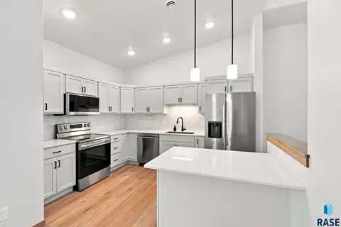 Kitchen - 2502 Cama Pl, Sioux Falls, SD 57108 photo 2 of 3