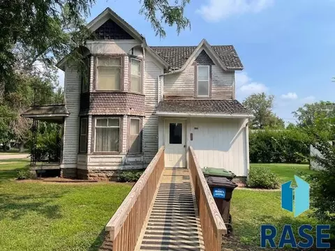 113 E Garfield St, Inwood, IA 51240