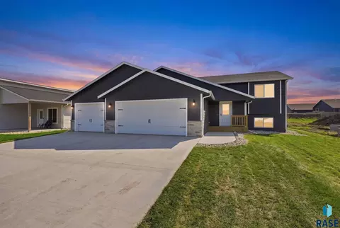 Exterior - 1430 N Titan St, Tea, SD 57064 photo 2 of 3