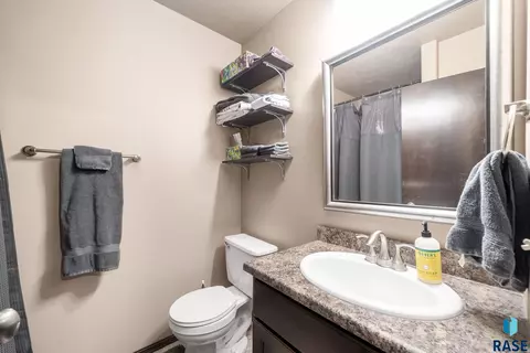Bath - 2813 E Indigo Pl, Sioux Falls, SD 57108 photo 1 of 2