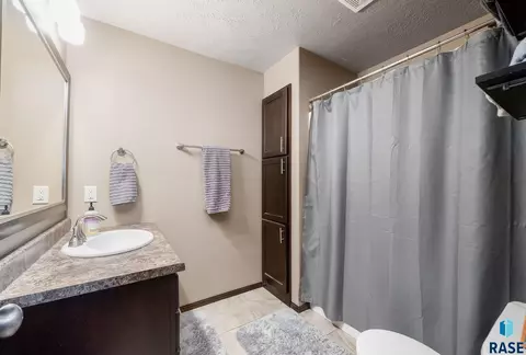 Bath - 2813 E Indigo Pl, Sioux Falls, SD 57108 photo 2 of 2