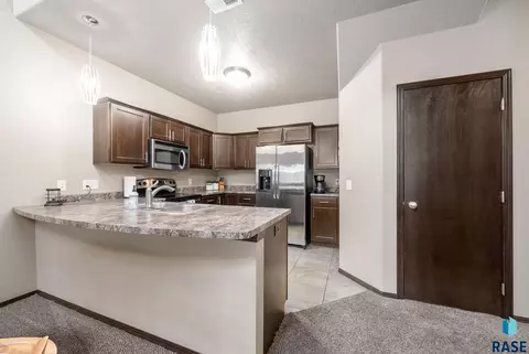 Kitchen - 2813 E Indigo Pl, Sioux Falls, SD 57108 photo 3 of 3