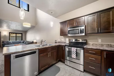 Kitchen - 2813 E Indigo Pl, Sioux Falls, SD 57108 photo 1 of 3