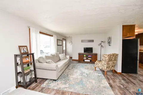 Living - 217 N Needles Dr, Brandon, SD 57005 photo 3 of 5