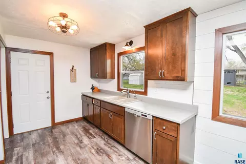 Kitchen - 217 N Needles Dr, Brandon, SD 57005 photo 2 of 3