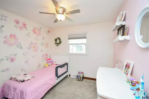 Bedroom - 217 N Needles Dr, Brandon, SD 57005 photo 5 of 14