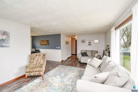 Living - 217 N Needles Dr, Brandon, SD 57005 photo 5 of 5