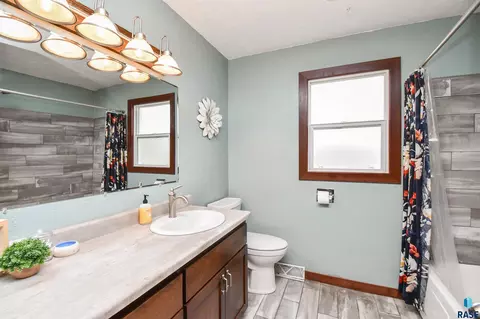 Bath - 217 N Needles Dr, Brandon, SD 57005 photo 1 of 3
