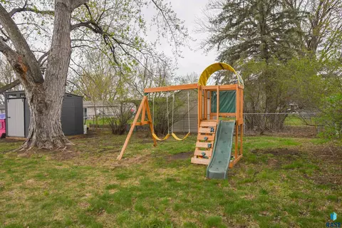 Exterior - 217 N Needles Dr, Brandon, SD 57005 photo 6 of 10