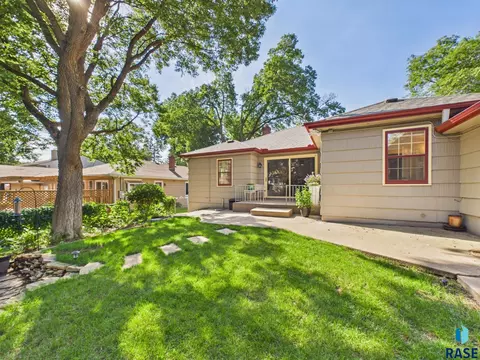 Exterior - 310 E 28th St, Sioux Falls, SD 57105 photo 6 of 7