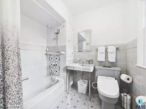 Bath - 310 E 28th St, Sioux Falls, SD 57105 photo 1 of 4