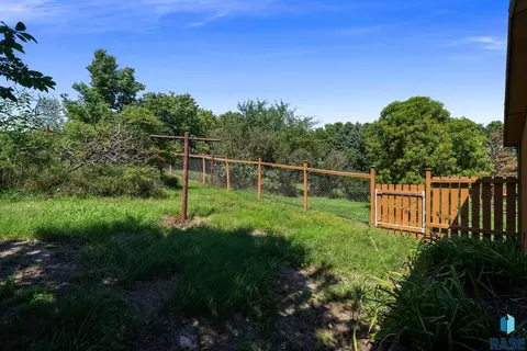 Exterior - 47766 283rd St, Canton, SD 57013 photo 9 of 28
