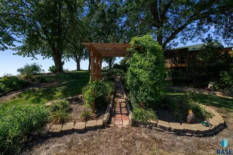 Exterior - 47766 283rd St, Canton, SD 57013 photo 4 of 28